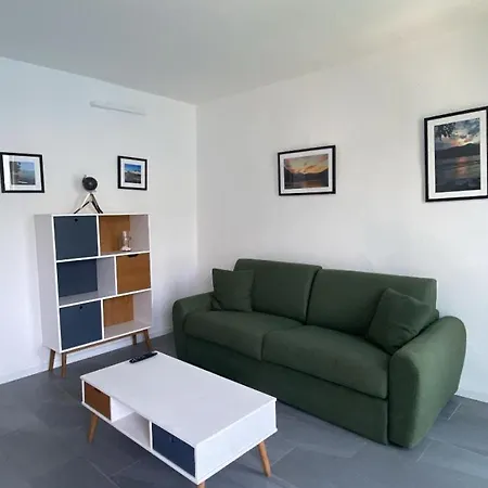 Mirror Holiday home