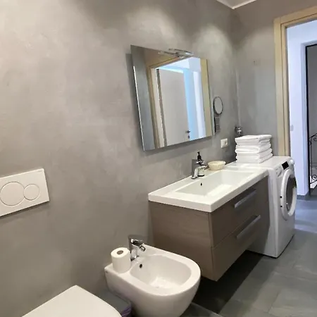 Mirror Lezzeno