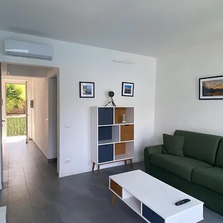Mirror Holiday home